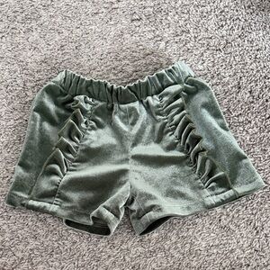 Kids Velvet Green Shorts 3T with Ruffle front and elastic waistband